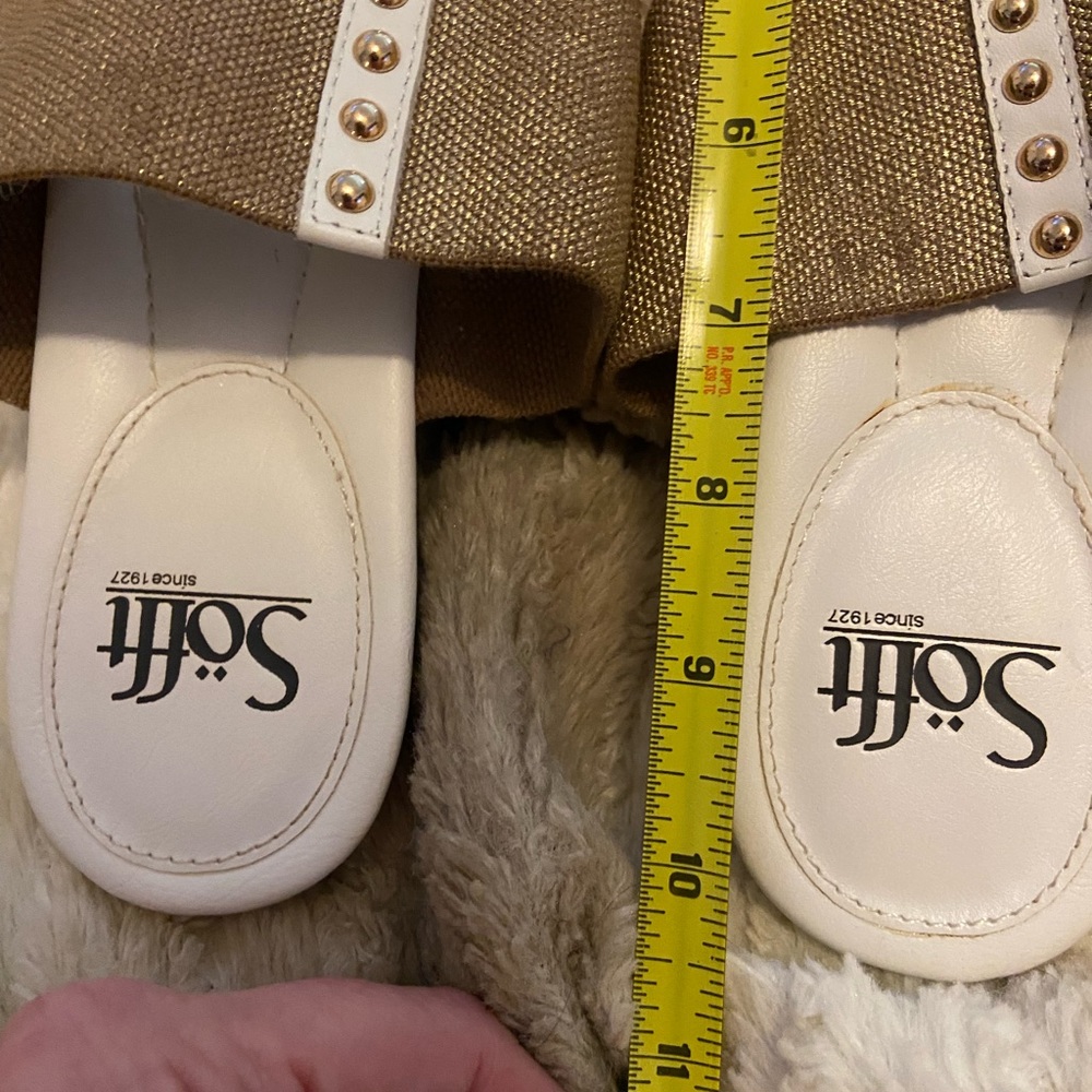*3/$25* Sofft White and Gold Thong Sandals Size 10 - Picture 7 of 9